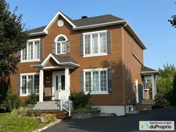 Condominium with x Bedrooms, x Bathrooms