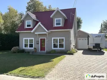 Detached House with x Bedrooms, x Bathrooms
