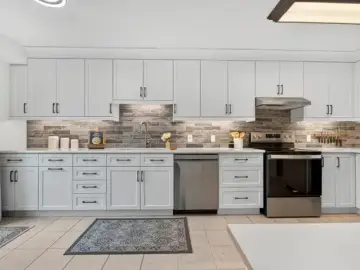 Detached House with xxxx sqft, x Bedrooms, x Bathroom