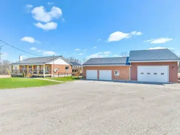 Detached House with x Bedrooms, x Bathrooms