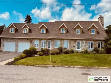Detached House with x Bedrooms, x Bathrooms