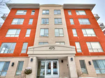 Condominium with xxxx sqft, x Bedrooms, x Bathrooms