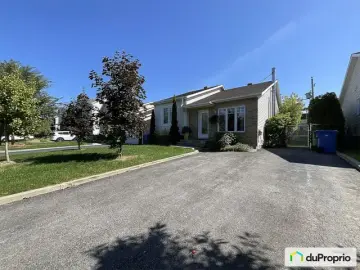 Detached House with x Bedrooms, x Bathrooms