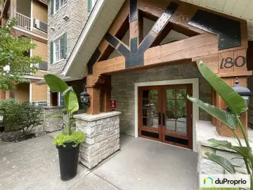 Condominium with x Bedrooms, x Bathrooms