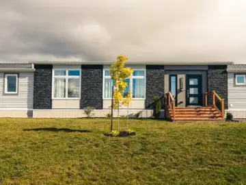 Detached House with x Bedrooms, x Bathrooms