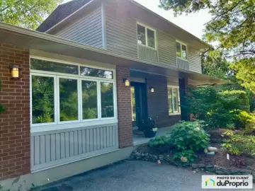 Detached House with x Bedrooms, x Bathroom