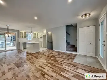 Semi Detached with x Bedrooms, x Bathrooms