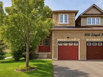 Detached House with x Bedrooms, x Bathrooms