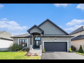 Detached House with x Bedrooms, x Bathrooms