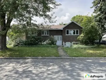 Detached House with x Bedrooms, x Bathrooms