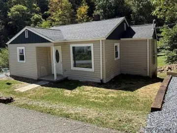 Detached House with xxx sqft, x Bedrooms, x Bathroom