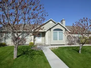 Detached House with xxxx sqft, x Bedrooms, x Bathroom
