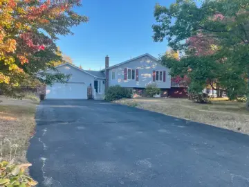 Detached House with x Bedrooms, x Bathrooms