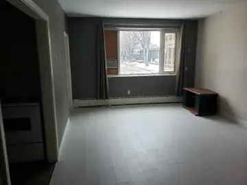 Condominium with xxx sqft, x Bedroom, x Bathroom