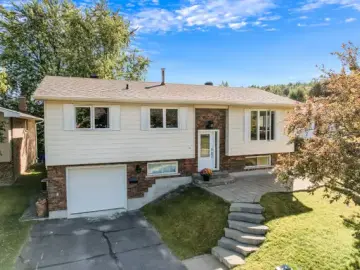 Detached House with xxxx sqft, x Bedrooms, x Bathroom