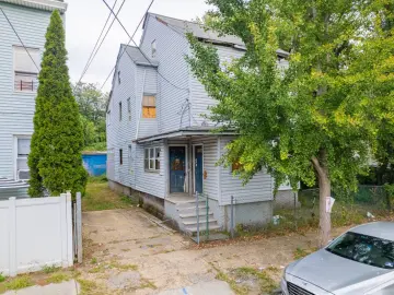 Detached House with xxxx sqft, x Bedrooms, x Bathroom