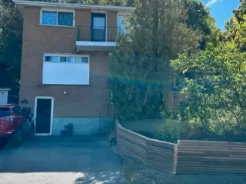 Detached House with xxxx sqft, x Bedrooms, x Bathroom