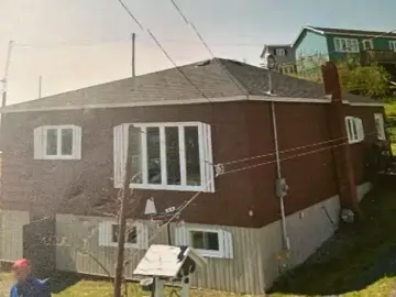 Detached House with x Bedrooms, x Bathroom