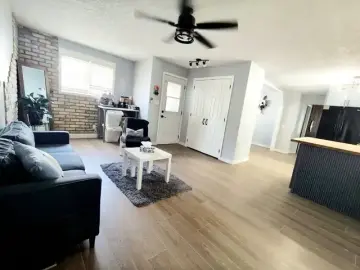 Detached House with xxxx sqft, x Bedrooms, x Bathroom