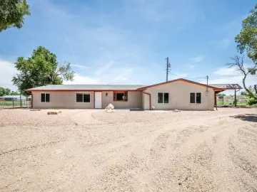 Detached House with xxxx sqft, x Bedrooms, x Bathroom