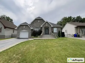 Detached House with x Bedrooms, x Bathrooms