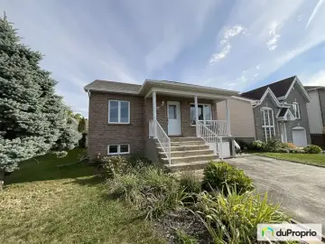 Detached House with x Bedrooms, x Bathrooms