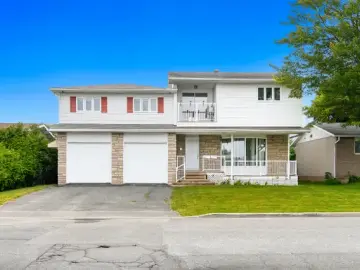 Detached House with xxxx sqft, x Bedrooms, x Bathroom