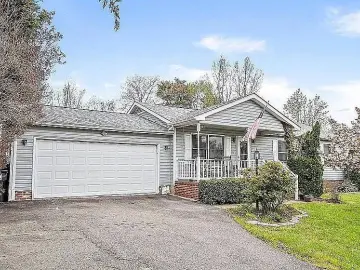 Detached House with xxxx sqft, x Bedrooms, xx Bathroo