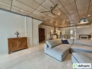 Condominium with x Bedrooms, x Bathrooms