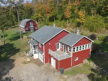 Detached House with x Bedrooms, x Bathrooms