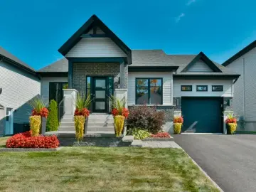 Detached House with x Bedrooms, x Bathroom