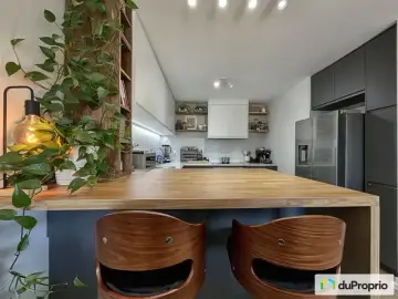 Condominium with x Bedrooms, x Bathroom