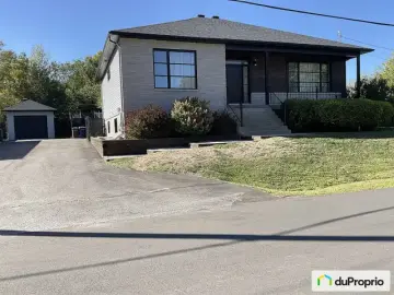 Detached House with x Bedrooms, x Bathrooms