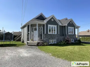 Semi Detached with x Bedrooms, x Bathroom