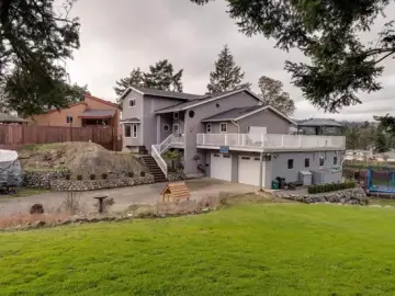Detached House with x Bedrooms, x Bathrooms