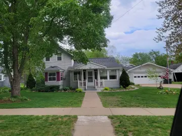 Detached House with x Bedrooms, x Bathrooms