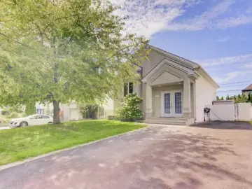 Detached House with xxxx sqft, x Bedrooms, x Bathroom