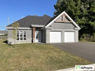 Detached House with x Bedrooms, x Bathrooms