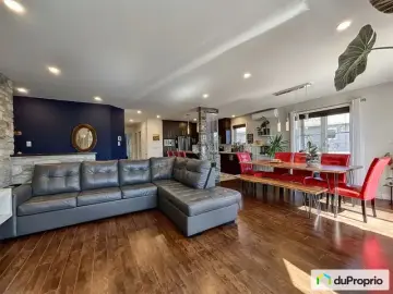 Condominium with x Bedrooms, x Bathroom