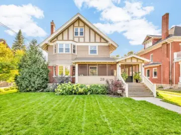 Detached House with x Bedrooms, x Bathrooms