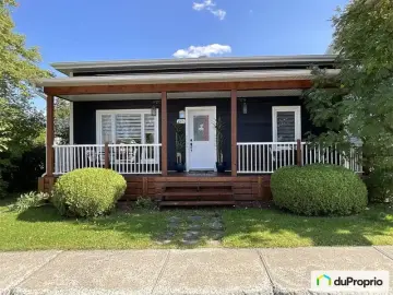 Detached House with x Bedrooms, x Bathroom