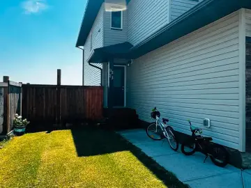 Detached House with x Bedrooms, x Bathrooms