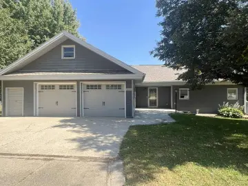 Detached House with xxxx sqft, x Bedrooms, x Bathroom