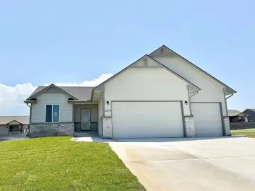 Detached House with xxxx sqft, x Bedrooms, x Bathroom