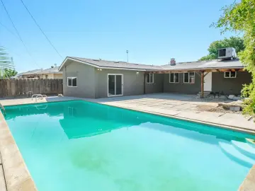 Detached House with xxxx sqft, x Bedrooms, x Bathroom