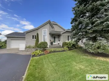 Detached House with x Bedrooms, x Bathrooms