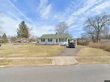 Detached House with xxxx sqft, x Bedrooms, xx Bathroo