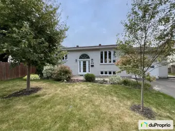 Detached House with x Bedrooms, x Bathrooms