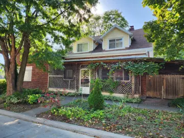 Detached House with xxxx sqft, x Bedrooms, xx Bathroo