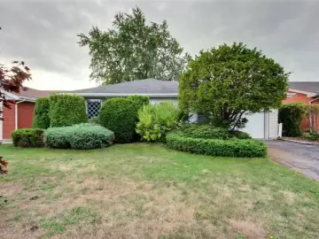 Detached House with x Bedrooms, x Bathrooms